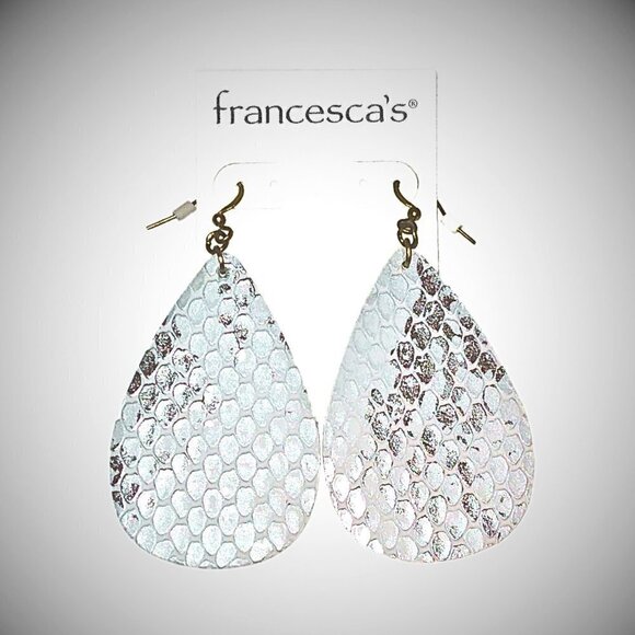 FRANCESCA'S COLLECTION SNAKE SKIN LEATHER SILVER/WHITE IRIDESCENT EARRINGS - Picture 1 of 4